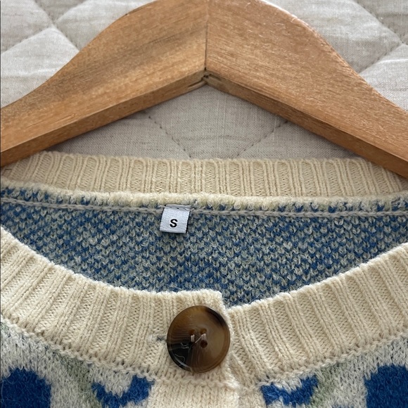 Elegant Blue and Cream Women's Cardigan - Picture 2 of 3